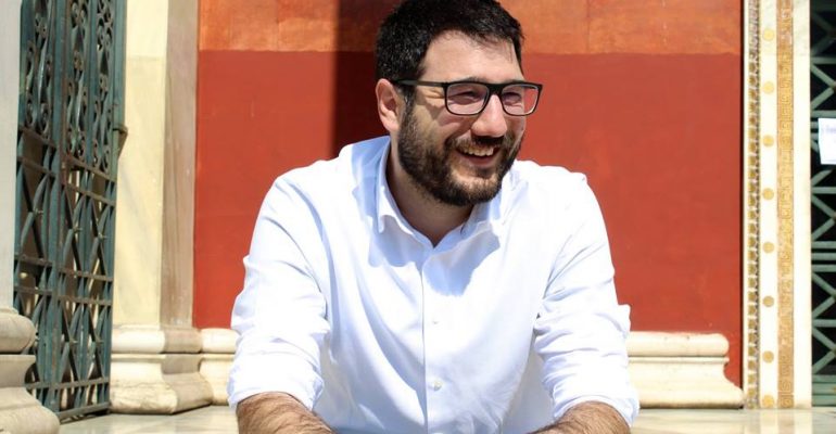 Να βγαίνω με κάποιον που μεγάλωσε χωρίς πατέρα.
