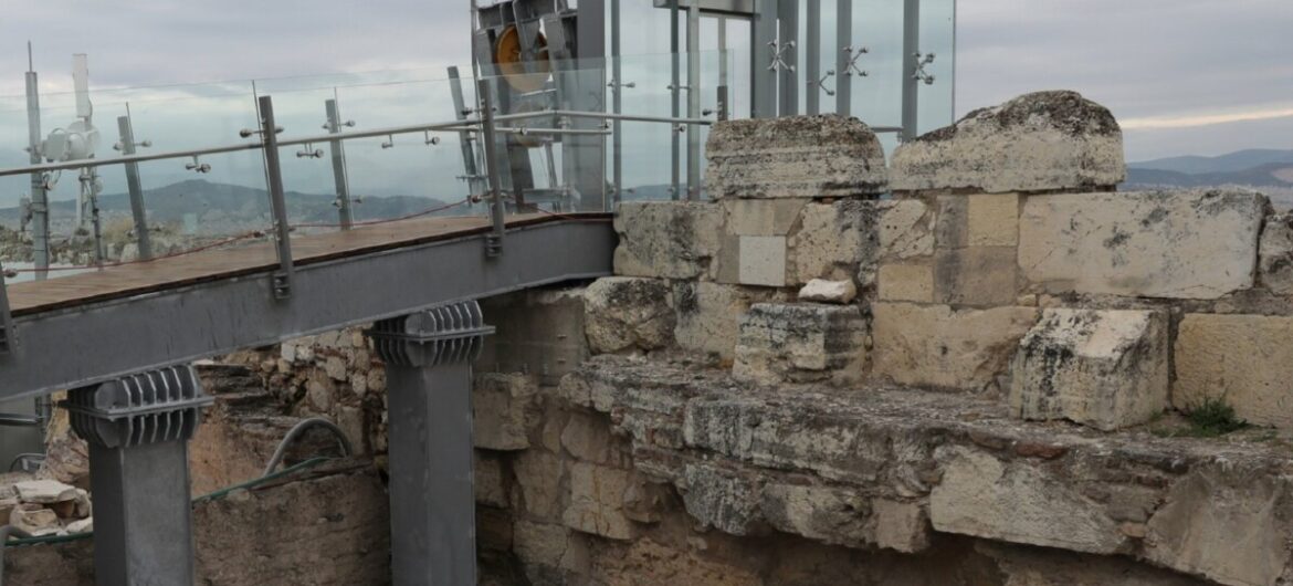 Η κατάσταση των υποδομών στην Ακρόπολη πλήγμα για την πόλη