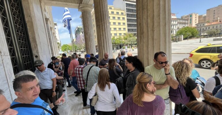 Στήριξη στον αγώνα των συμβασιούχων για δουλειά και αξιοπρέπεια