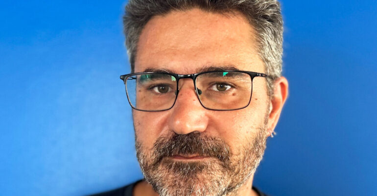 Η Ανοιχτή Πόλη αποχαιρετά συγκλονισμένη και με βαθιά θλίψη τον Βασίλη Ρίζο